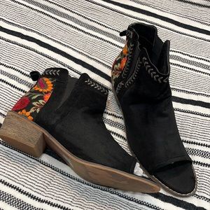 Volatile black Size 10 open toe boots in great condition